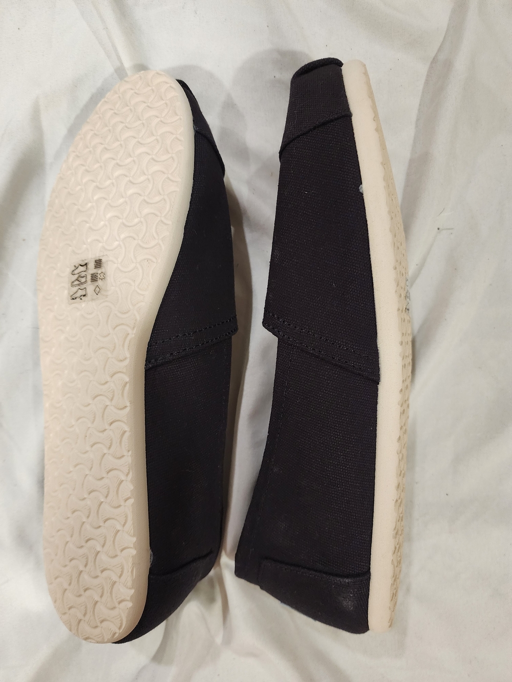 Toms Black Alpargata Canvas Women's Slip-On Flats - Picture 2 of 5